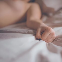 Respira per raggiungere orgasmi migliori: 3 tecniche per sbloccare un piacere più profondo